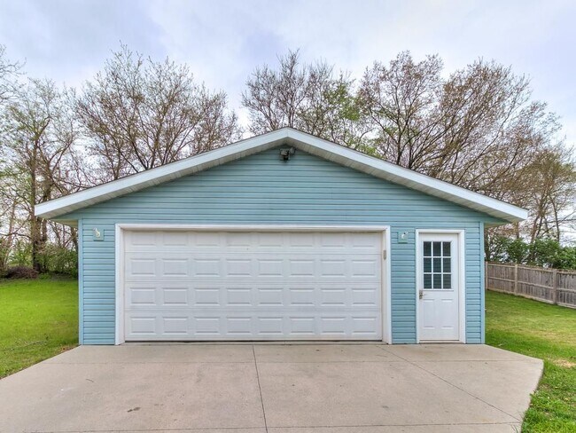 Detached 2 car garage - 5445 Frost Dr