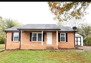 Building Photo - 208 Bob White Dr