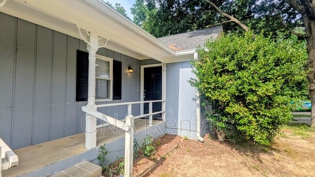 Building Photo - 838 Wilson Cir SW