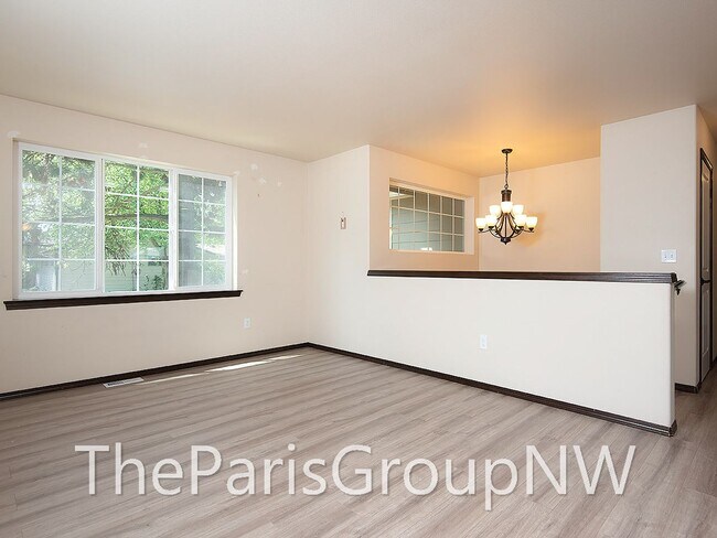 Foto del edificio - Super 2012 Shoreline Home – Upgrades, Wood Flrs, 3car Grg+++