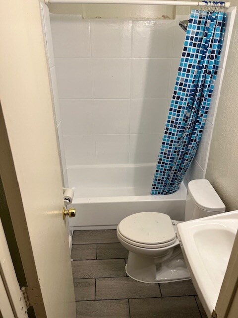 Baño completo # 2 - 5020 College Ave