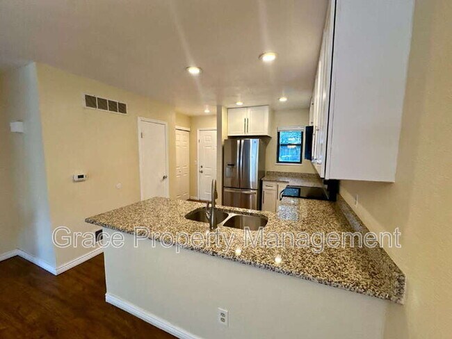 Foto del edificio - 8761 W Cornell Ave