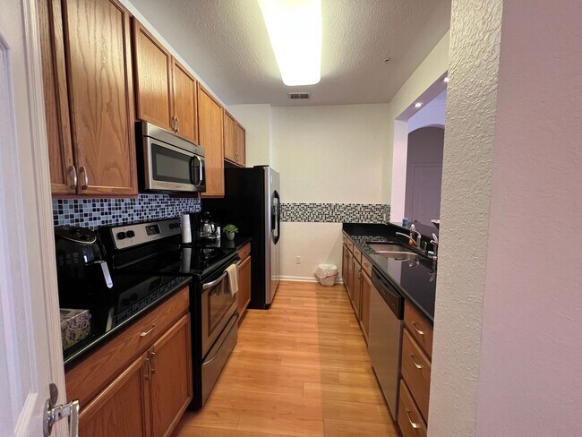 Foto del edificio - FURNISHED APARTMENT IN THE METROWEST AREA!