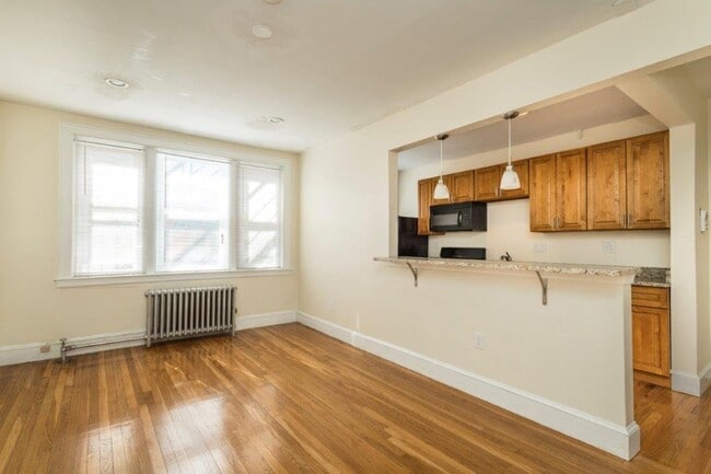 Building Photo - Nicely renovated studio with 2 months free rent for a January 1 move in!