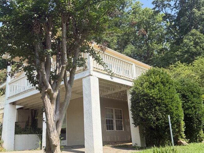 Foto del edificio - 1860 Crescent Dr