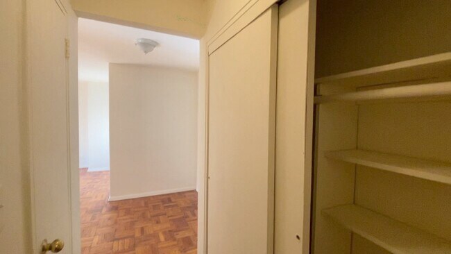 Foto del edificio - 4107 Bowne St
