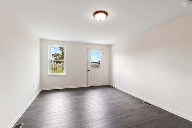 Foto del edificio - Modern 3BR/2BA Home in Columbia Borough School District w/ Fenced Yard & Central Air!