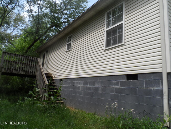 Building Photo - 165 Old State Rd