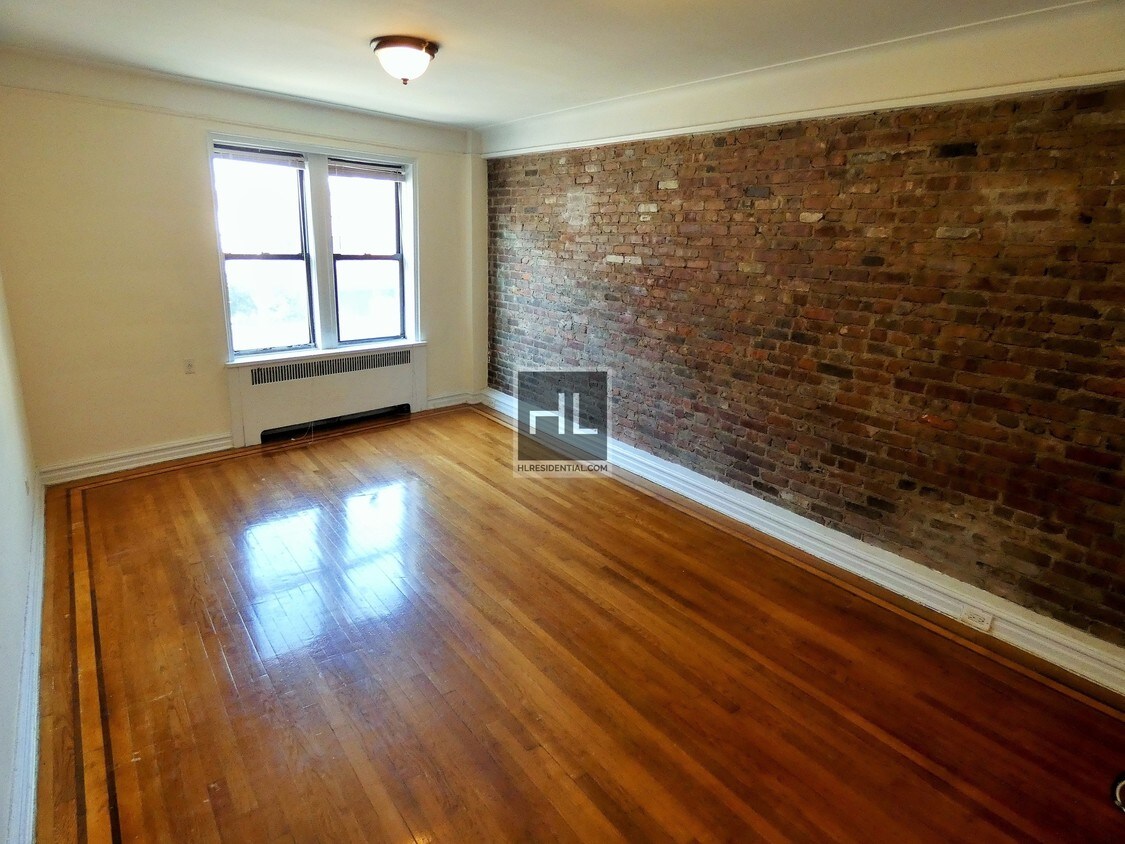 Primary Photo - CRESCENT STREET