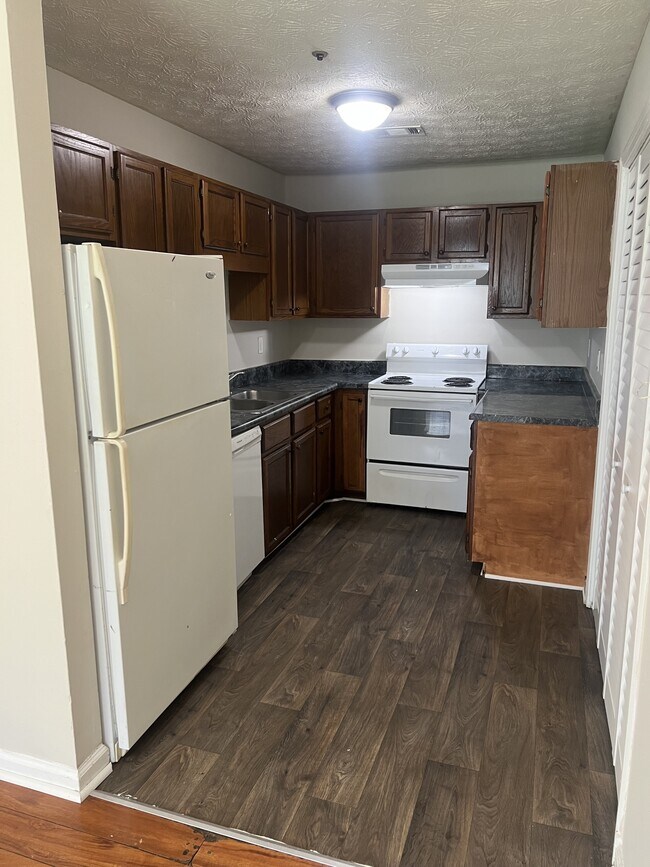 Building Photo - 5792 Trent Walk Dr
