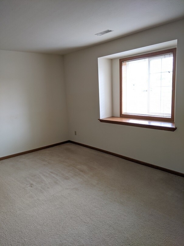 917 Owen St Unit 917, Lake Mills, WI 53551 Apartments in Lake Mills