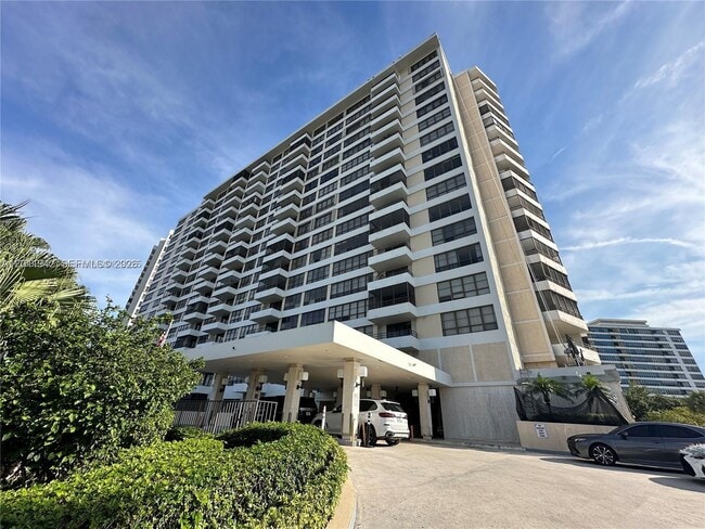 Foto del edificio - 600 Three Islands Boulevard