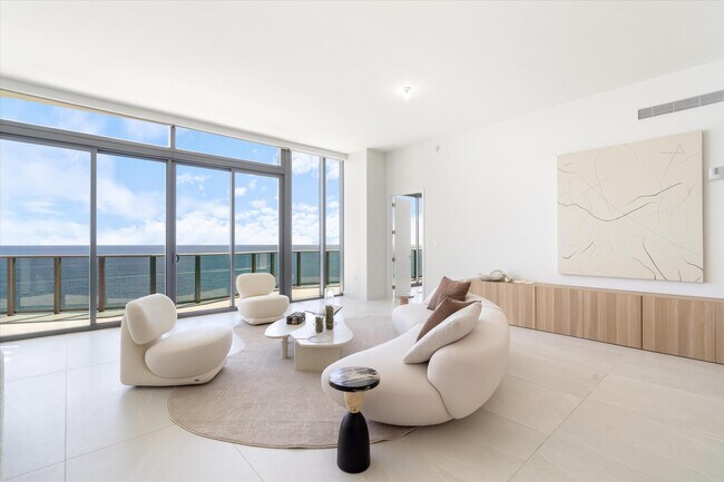 Foto del edificio - 900 N Ocean Blvd