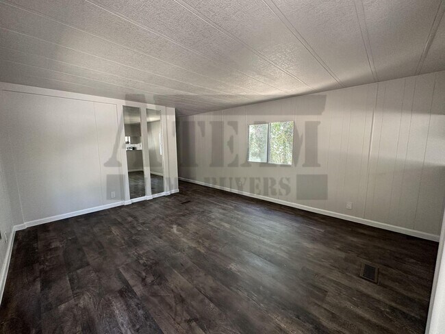 Foto del edificio - Cozy 2 Bedroom 1 Bathroom Home