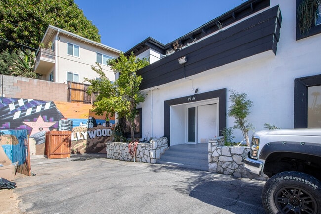 Building Photo - 1918 Grace