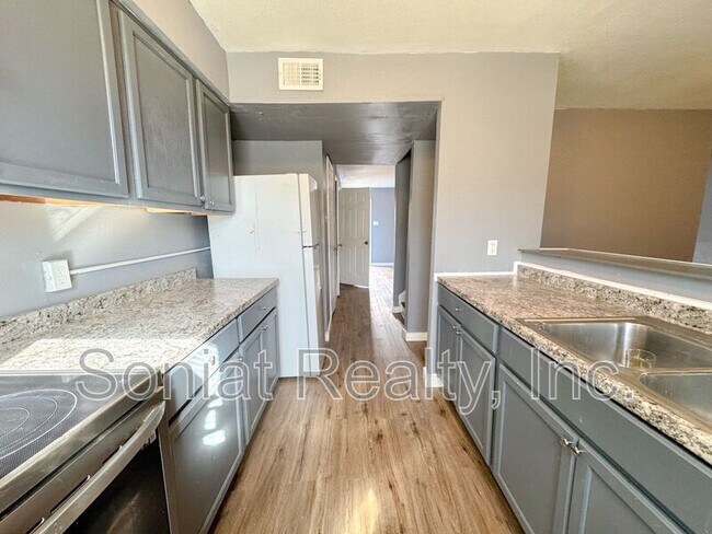 Foto del edificio - 7760A N Coronet Court