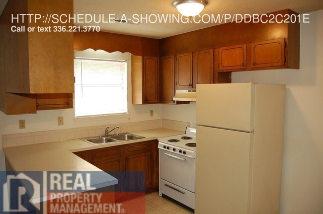 Building Photo - 1600 Oak Croft Ct