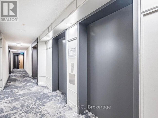 Photo du bâtiment - 1001 Cedarglen Gate