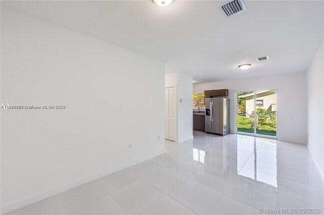 Foto del edificio - 2218 NW 66th St