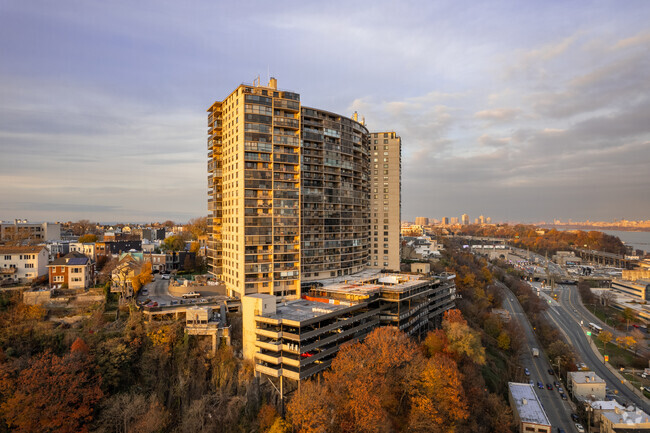 Building Photo - Troy Towers