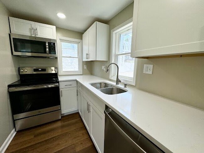Foto del edificio - 3 Bedroom Newly Renovated House in Downtown Morgantown- Available 08/05/2025