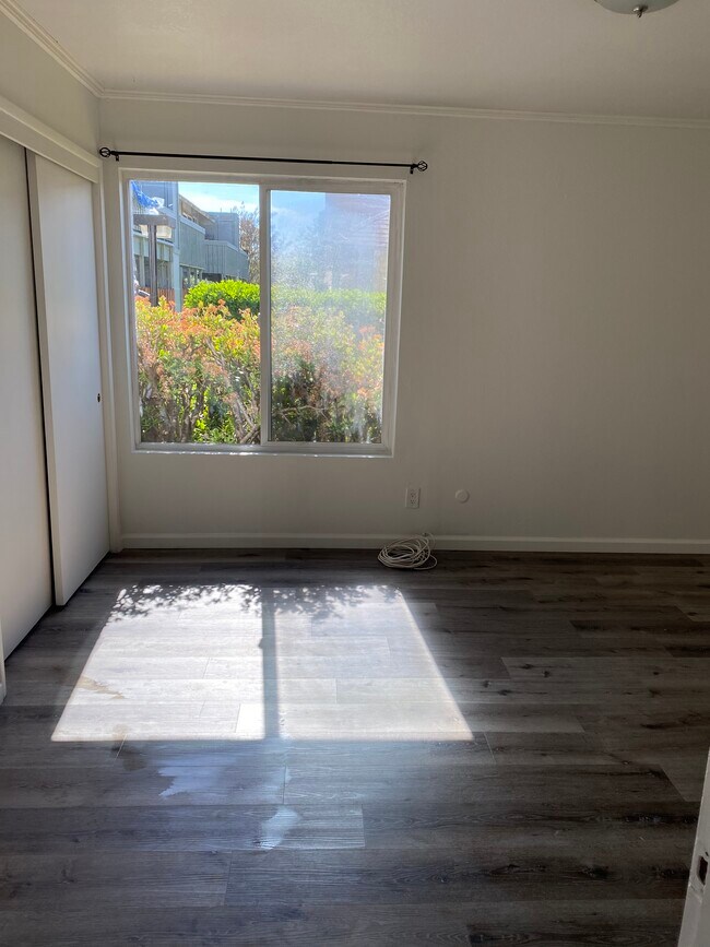 Bedroom - 825 Oak Grove Rd