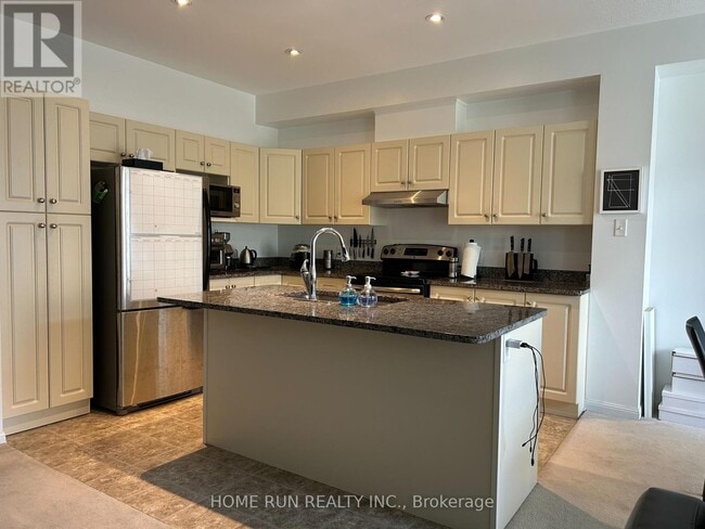 Building Photo - 139 Battersea Cres