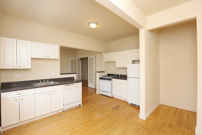 Building Photo - 1238 Oak Ave