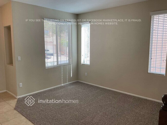 Foto del edificio - 10749 Drake Ridge Ave