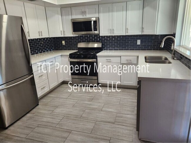 Building Photo - Charming Two Bedroom in Phoenix