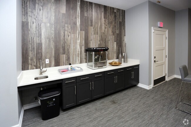 Sala multimedia - Retreat at Cheyenne Mountain