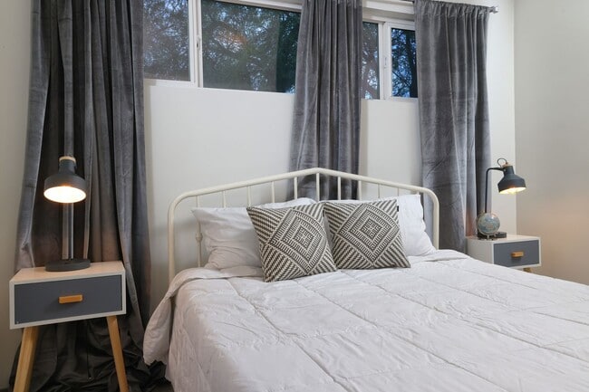 Building Photo - Live Close to Campus in Style – Sam Hughes...