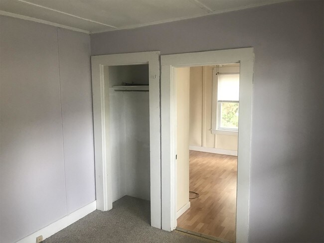 Building Photo - 605 Belmont St