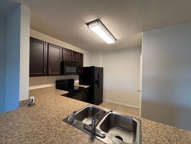 Foto del edificio - 396 Arbor Lakes Dr