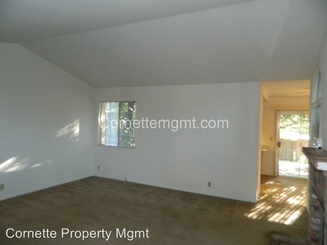 Building Photo - 416 Lakeside Way
