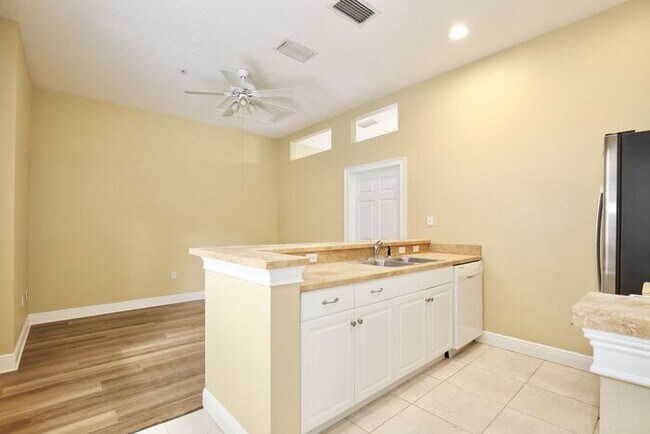 Foto del edificio - Charming 1/1 Spacious Condo Located in the Desirable Baldwin Park - Orlando!