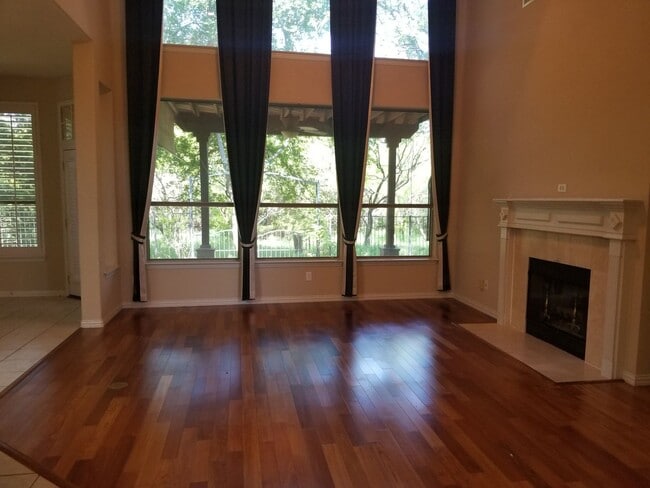 Building Photo - 2456 Lakewood Drive Grand Prairie, TX 75054