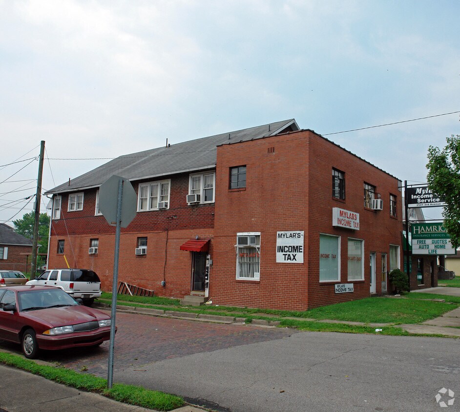 Building Photo - 2541 3rd Ave