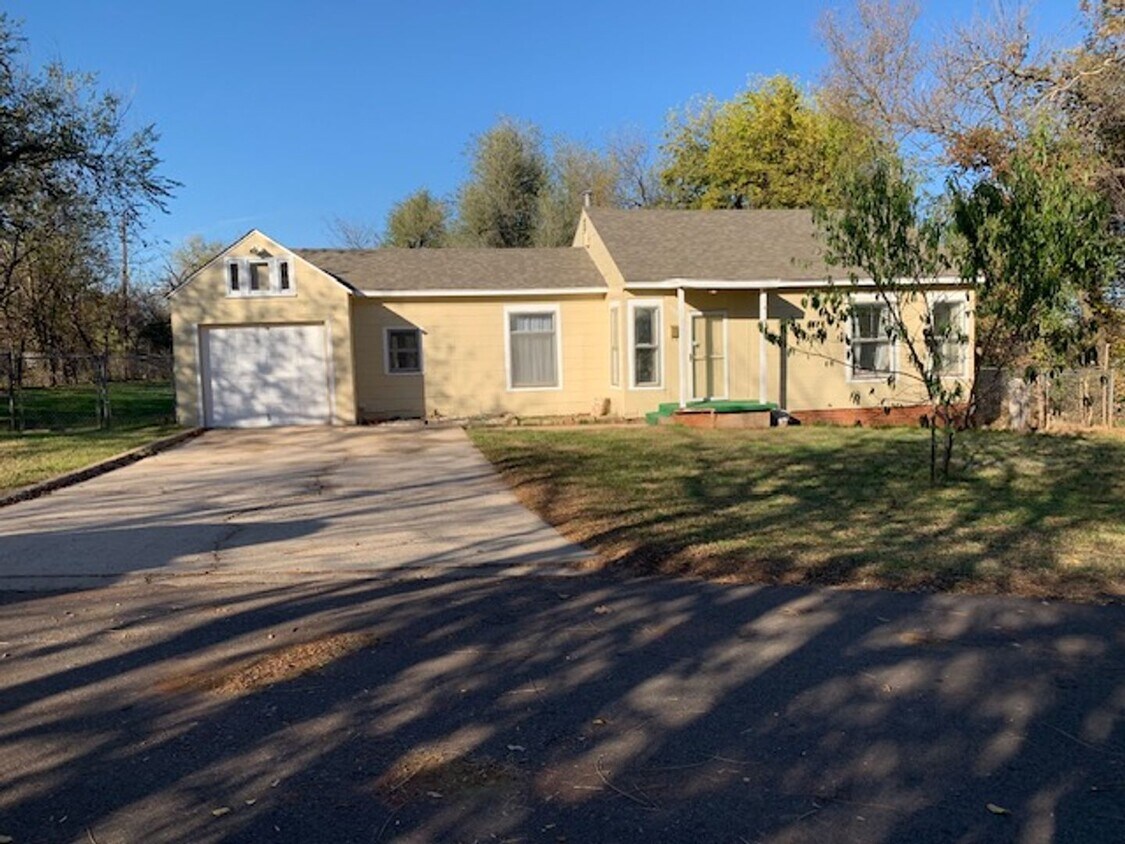Primary Photo - Charming 2 Bedroom Home in the Heart of Ok...