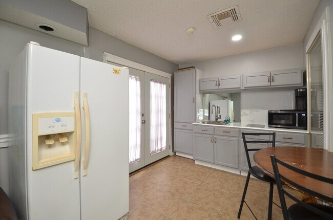 Foto del edificio - 13102 Richmond Ave.