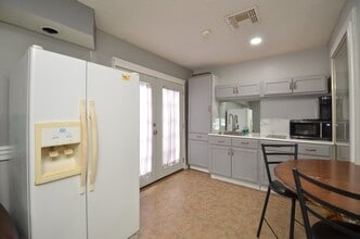 Building Photo - 13102 Richmond Ave.