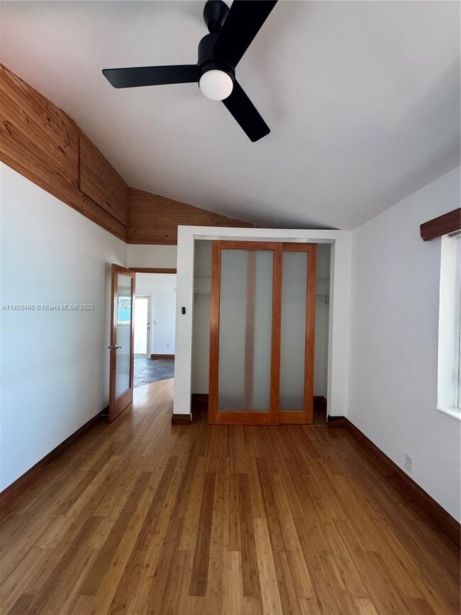 Foto del edificio - 2170 Bay Dr