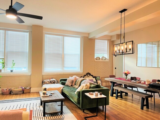 Living Room - 2525 College St