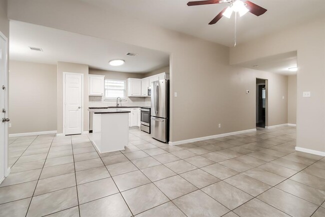 Building Photo - 3918 Cloudbluff Ln
