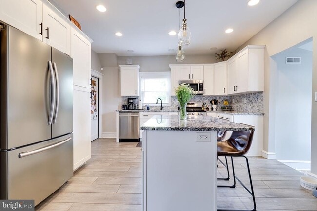 Foto del edificio - 2 Ogden Ave