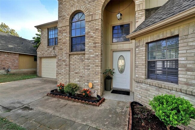 Building Photo - 2151 Surrender Ave