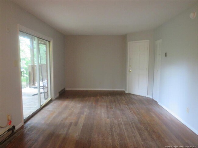 Foto del edificio - 2462 Bragg Blvd