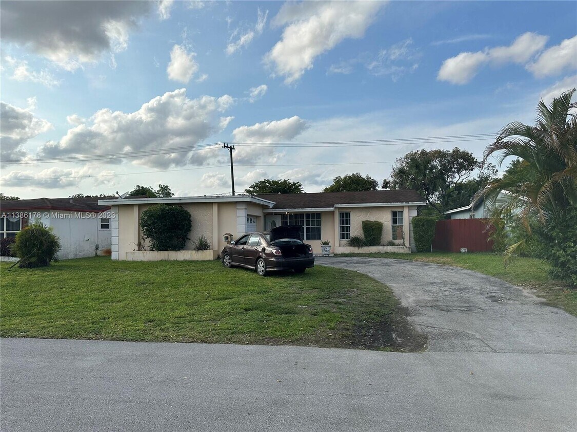Primary Photo - 8425 Windsor Dr