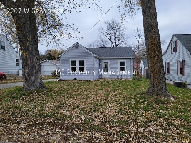 Building Photo - 2207 W Grand Ave.