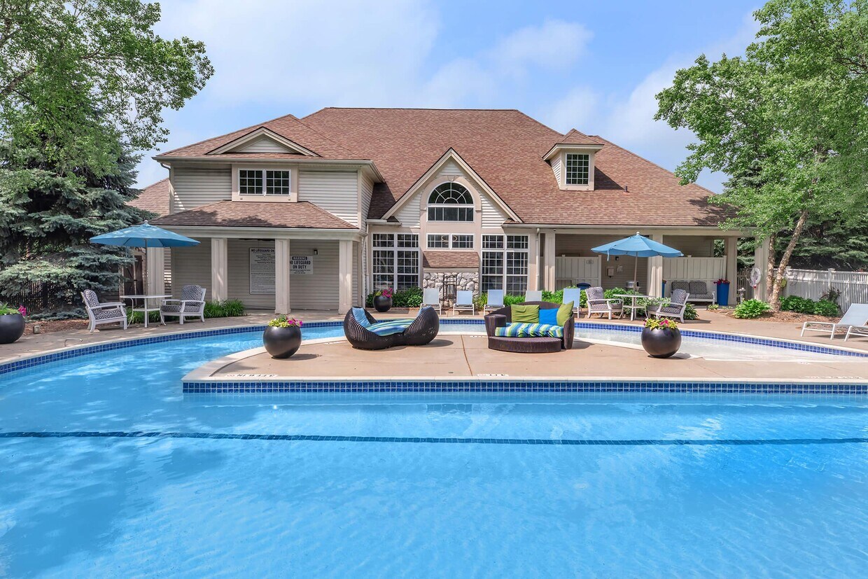 Huntington Parc Townhomes Apartments in Oak Park, MI